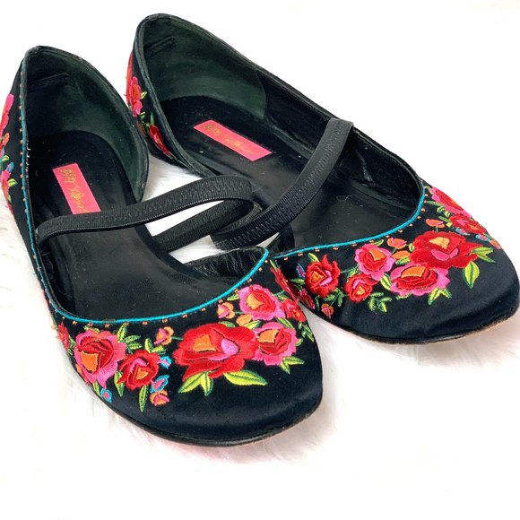 Betsey Johnson Shoes - Betsey Johnson Black Floral Embroidered Flats 10M